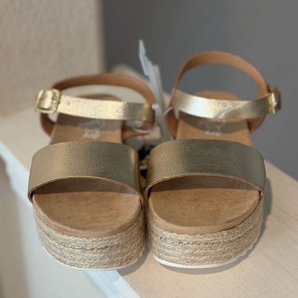 Kids' Lindsey Platform Espadrille Sandals Gold - art class - Size 13 NEW - Picture 3 of 6
